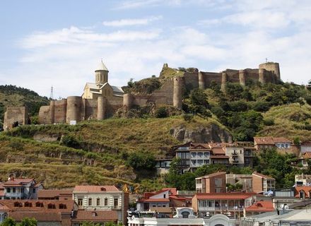 Tag 1    Anreise nach Tiflis-Festung Narikala in Tiflis