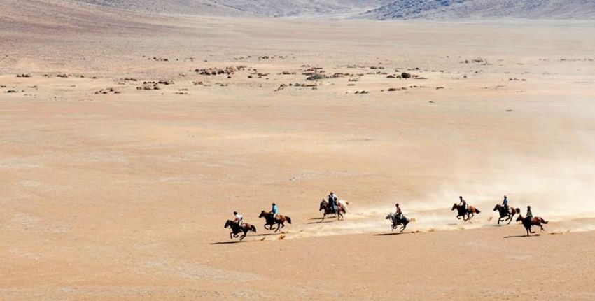 Reitsafari durch die Namib Wüste