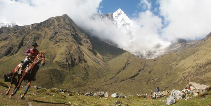  Peru - Soraypampa mit Salkantay Gipfel