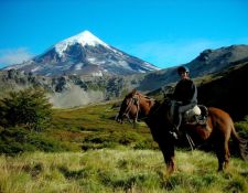 Argentinien--Reiter-mit-Lanin