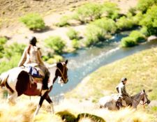 Argentinien-Abstieg-zum-Fluss